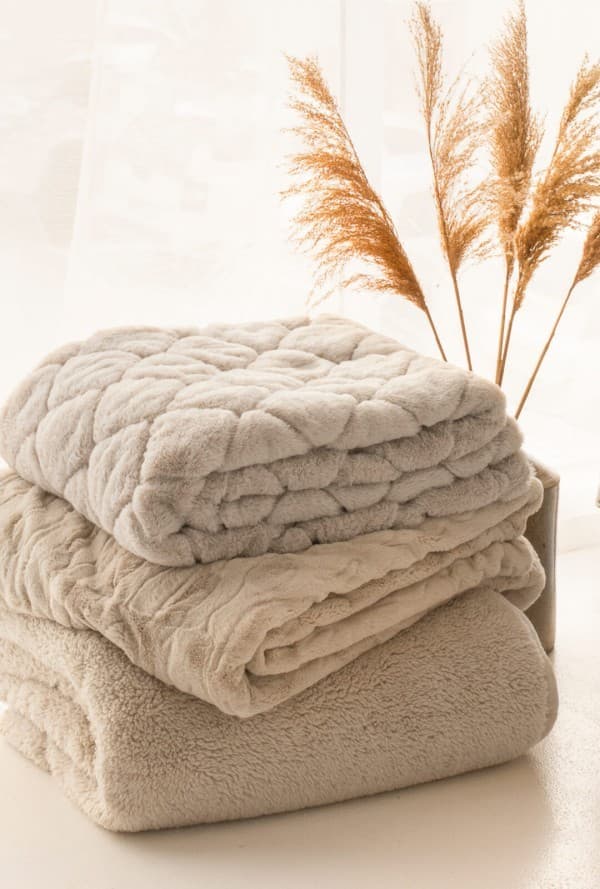Winter Blankets & Throws Winter Blankets & Throws